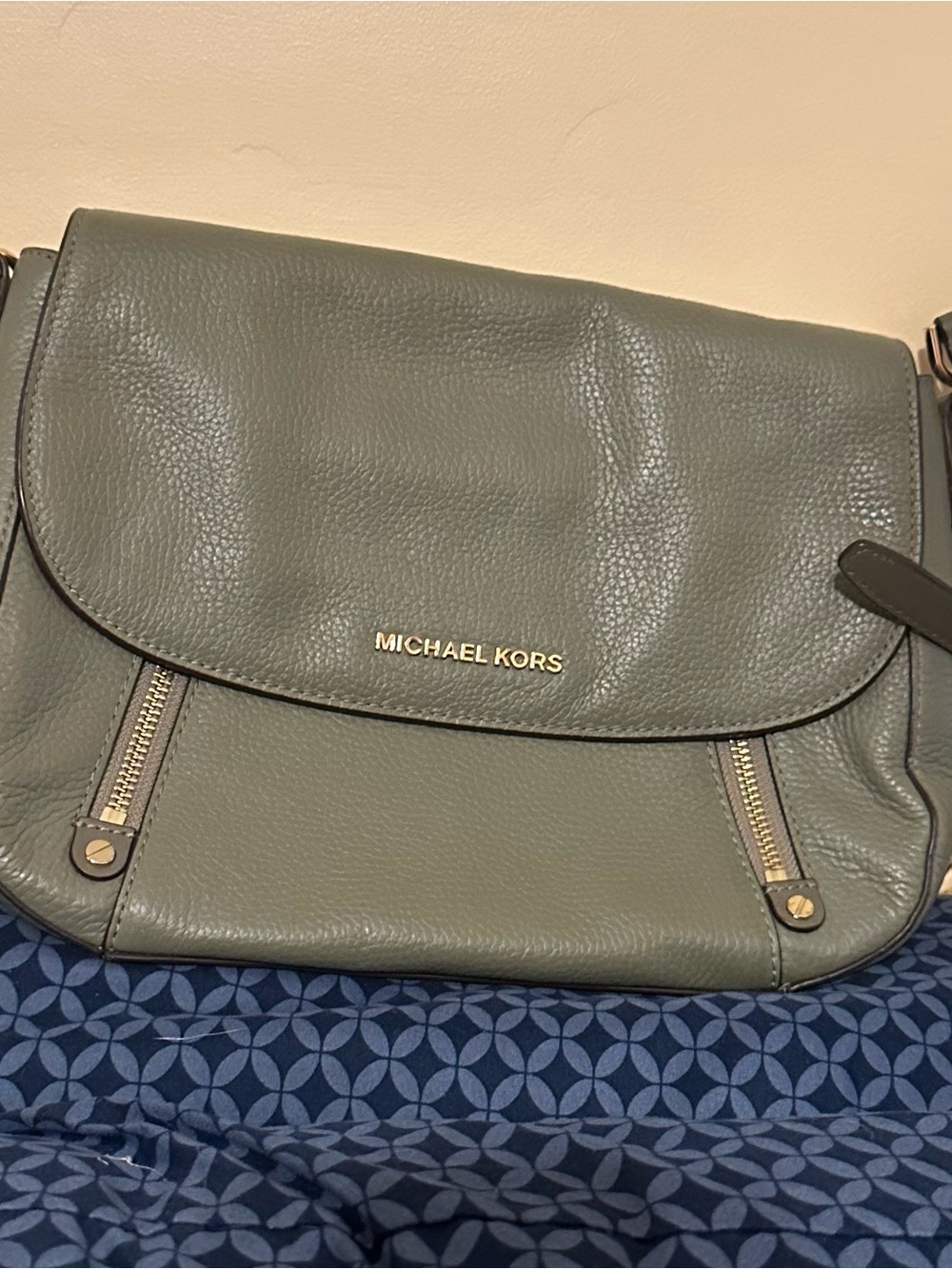Green crossbody bag
